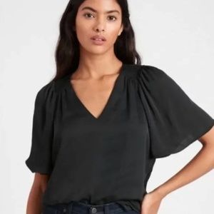 NWOT Banana Republic Women's Satin-feel Flutter Sleeve V-neck Top Black Size LP